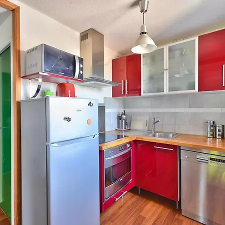 Comfortable Flat With Parking - Minimes *